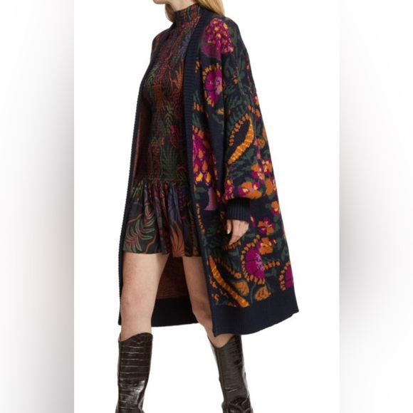 Colorful Patterned Women's Sweater - Picture 3 of 9